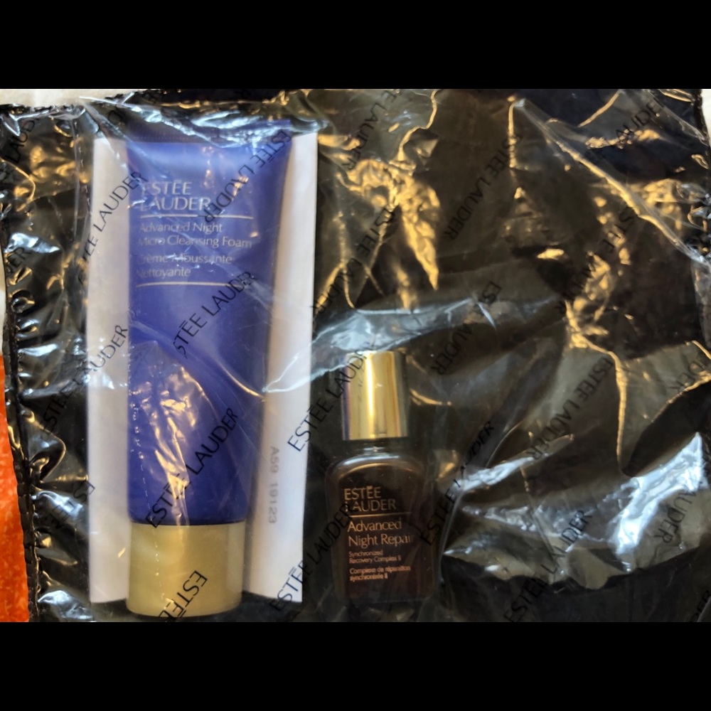 BNWT 7-piece Estee Lauder makeup bundle - Picture 2 of 5